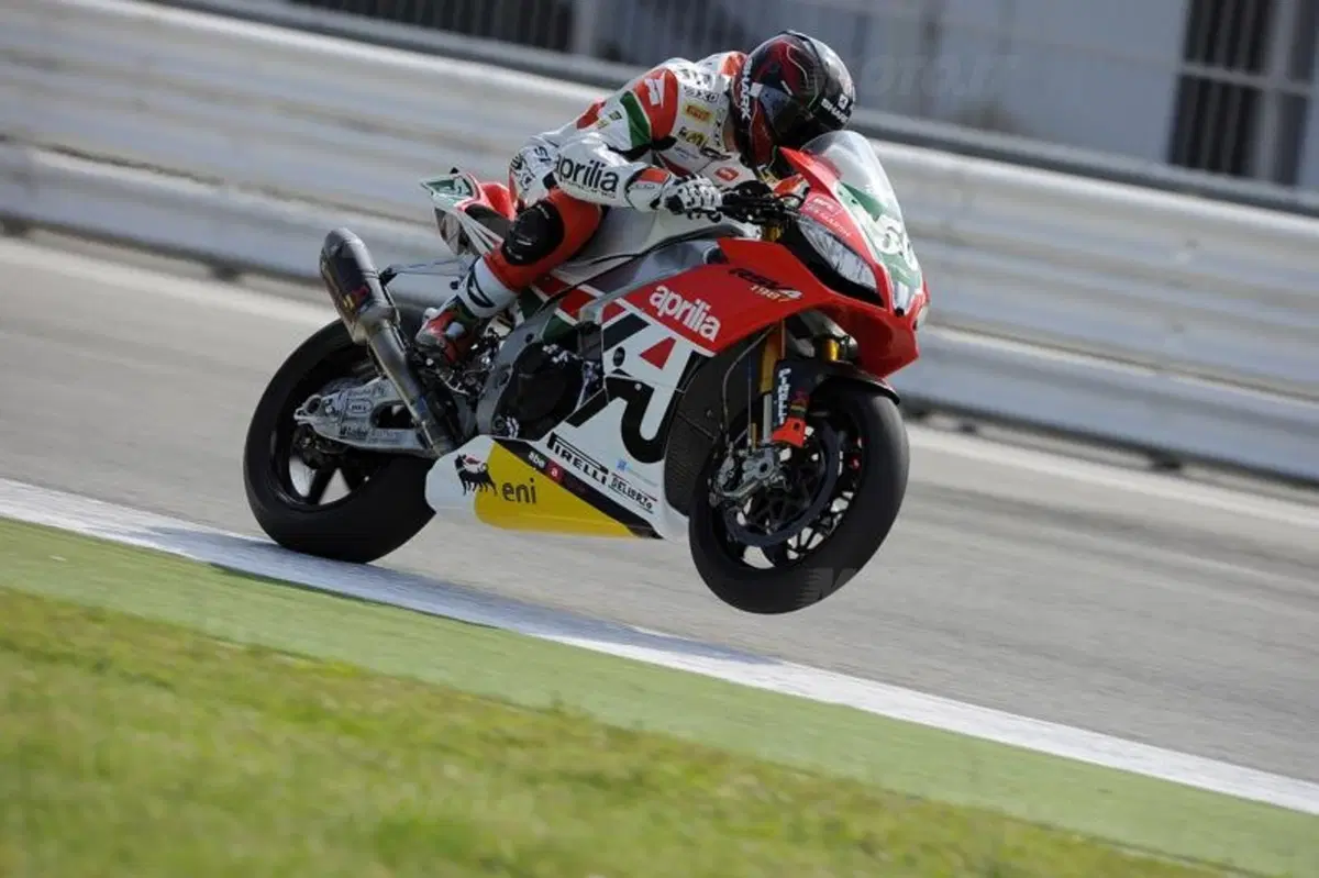 Aprilia, a Misano le RSV4 in livrea celebrativa (7)