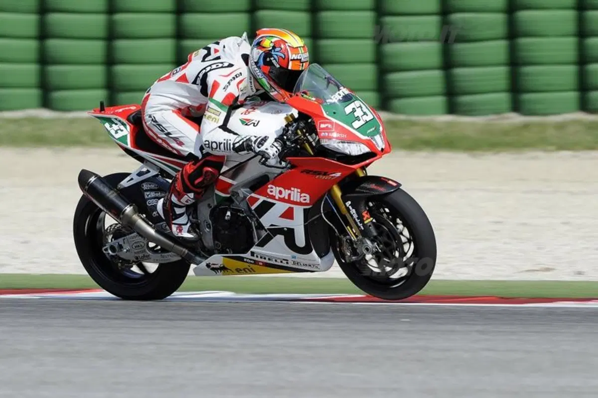 Aprilia, a Misano le RSV4 in livrea celebrativa (8)