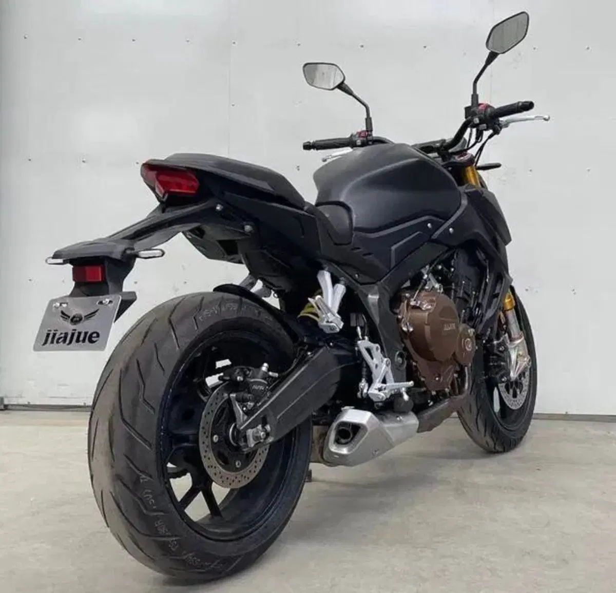 Cina. In arrivo due moto 800 cc quattro cilindri a 5.000 € (4)