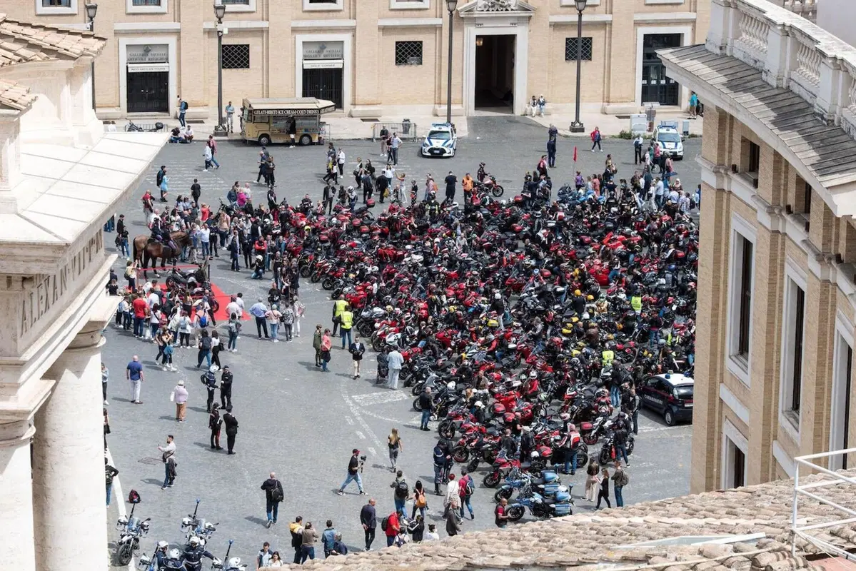 #WeRideAsOne: Ducati invade Roma!  (9)