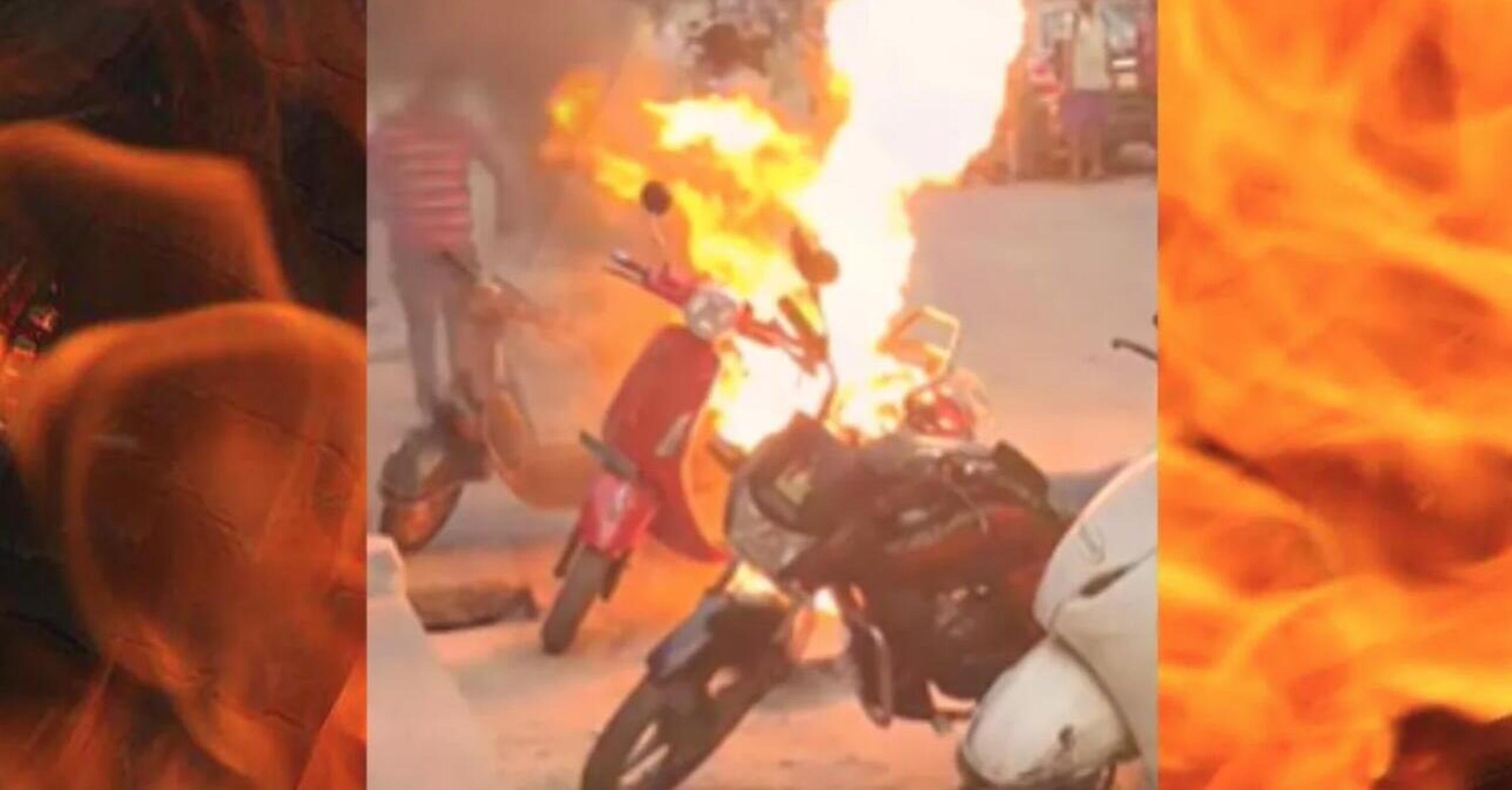 India. Maxi richiamo di scooter elettrici, prendono fuoco