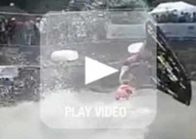 Numeri da pazzi del Campione di jetski Calderoni in piscina per Cairoli!