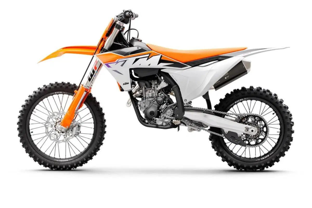 Novità sulle KTM SX Cross 2023 a 2 e a 4 tempi. Foto e prezzi (11)