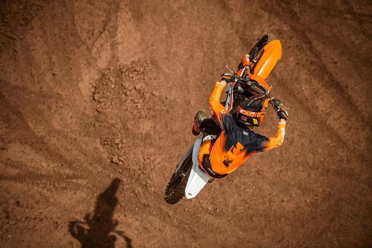 Novità sulle KTM SX Cross 2023 a 2 e a 4 tempi. Foto e prezzi (14)