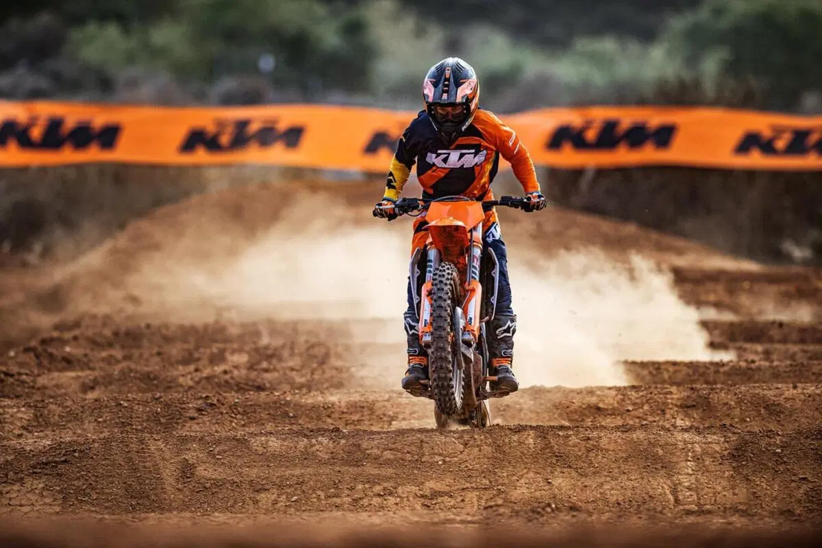 Novità sulle KTM SX Cross 2023 a 2 e a 4 tempi. Foto e prezzi (15)