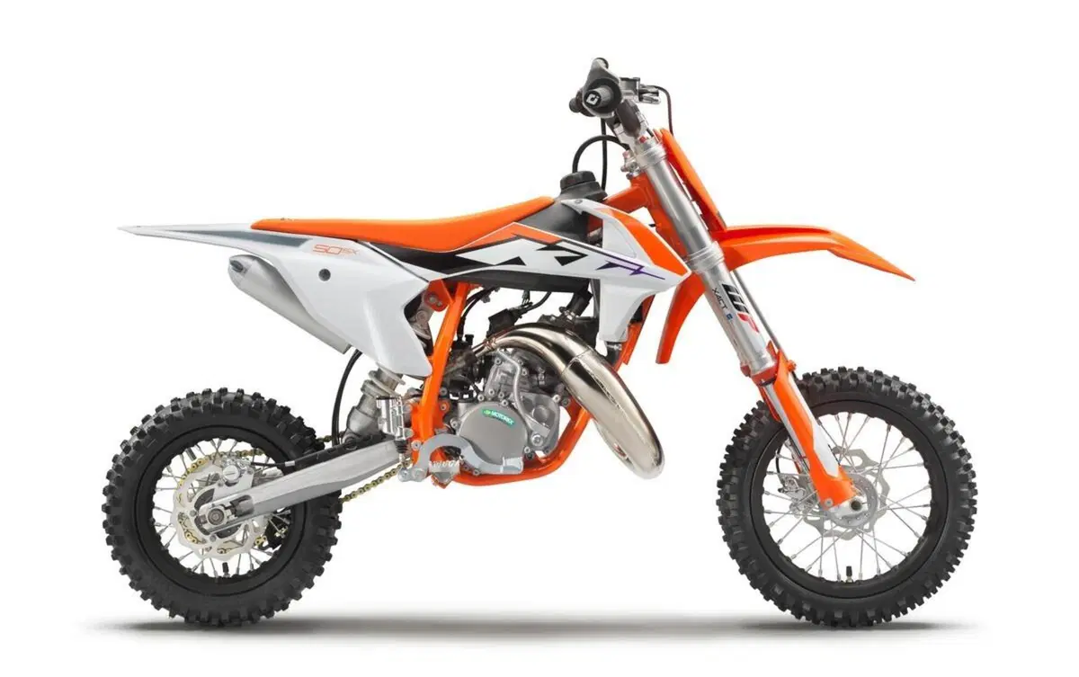 Novità sulle KTM SX Cross 2023 a 2 e a 4 tempi. Foto e prezzi (21)