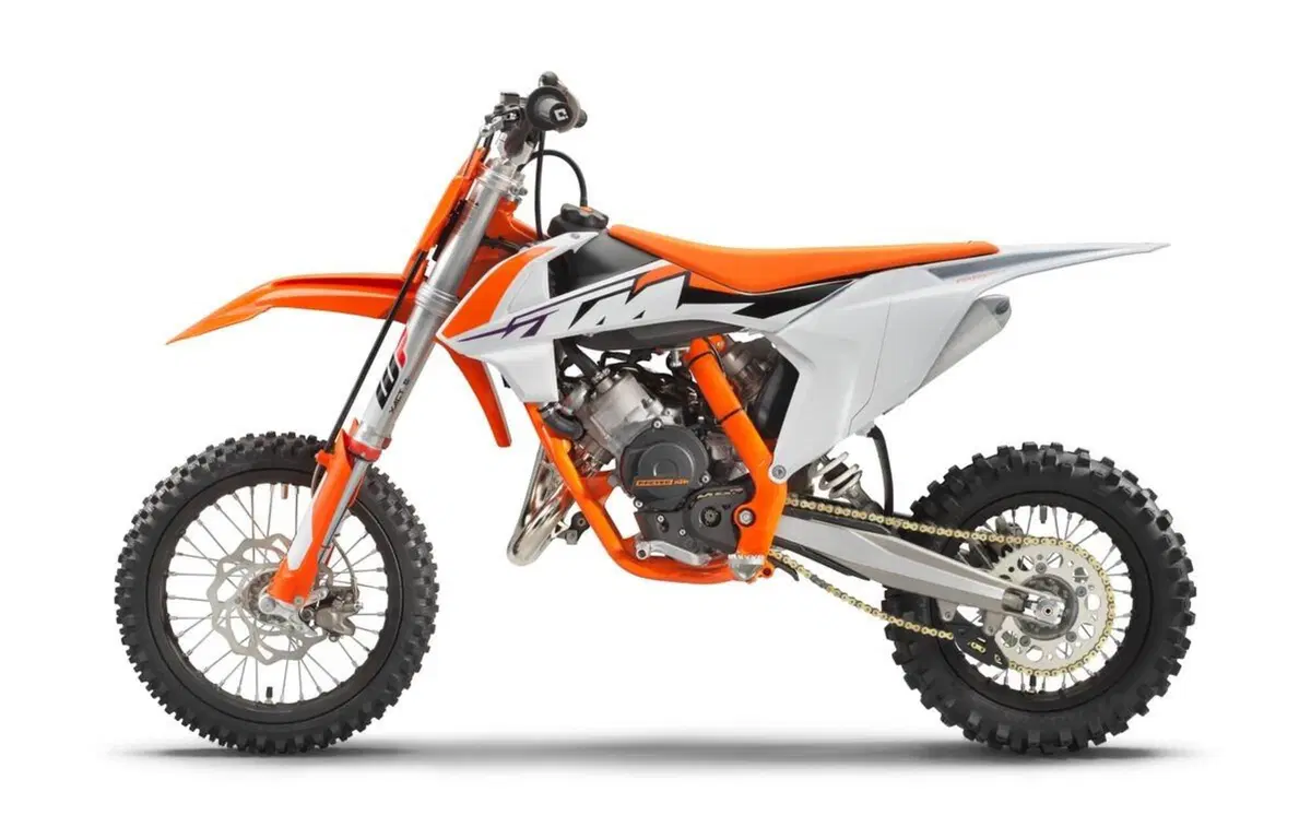Novità sulle KTM SX Cross 2023 a 2 e a 4 tempi. Foto e prezzi (23)