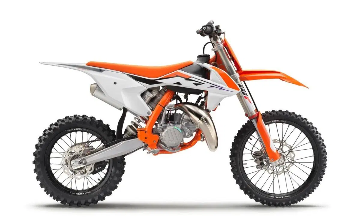 Novità sulle KTM SX Cross 2023 a 2 e a 4 tempi. Foto e prezzi (25)
