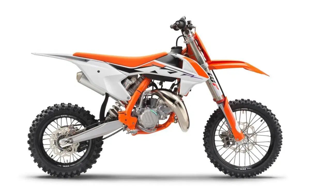Novità sulle KTM SX Cross 2023 a 2 e a 4 tempi. Foto e prezzi (26)