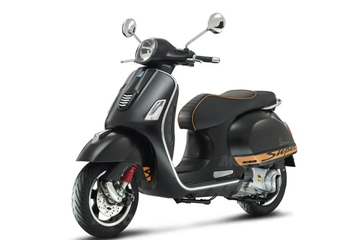 Vespa GTS, in arrivo due versioni speciali: SuperSport e Touring (2)