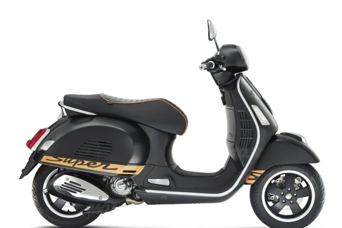 Vespa GTS, in arrivo due versioni speciali: SuperSport e Touring (3)
