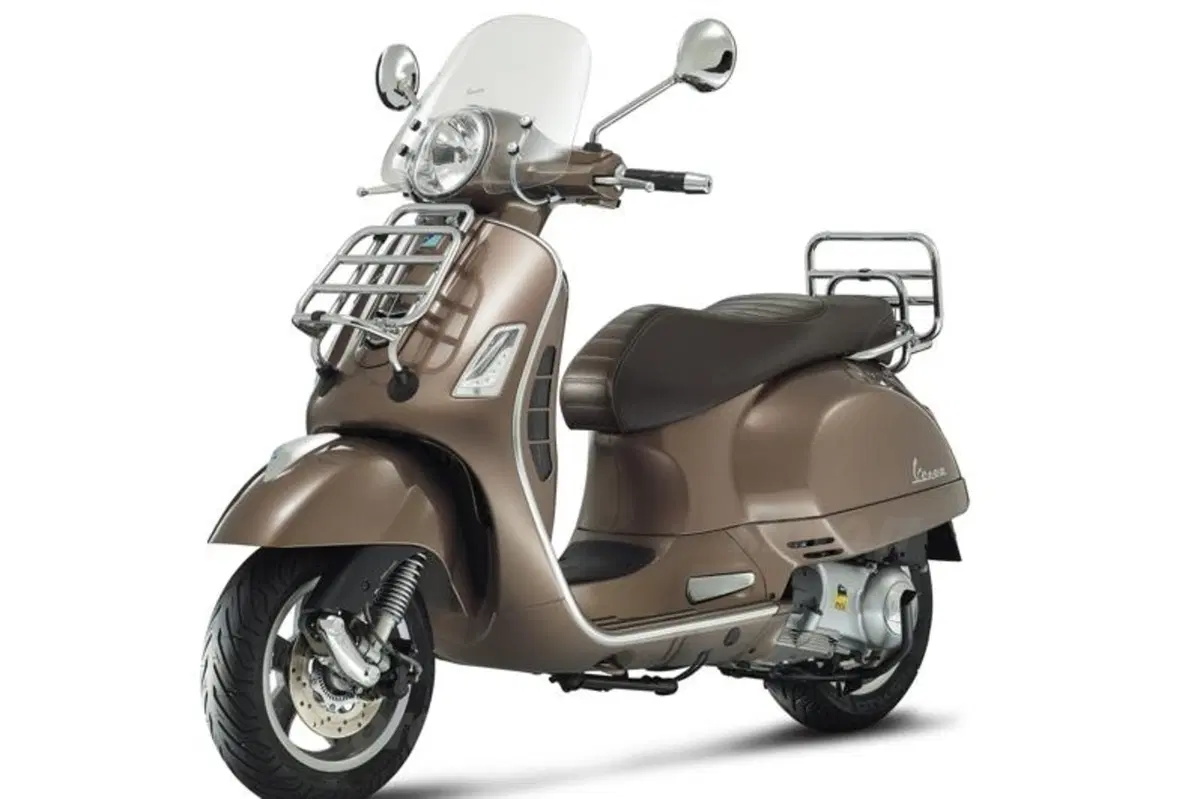 Vespa GTS, in arrivo due versioni speciali: SuperSport e Touring (5)