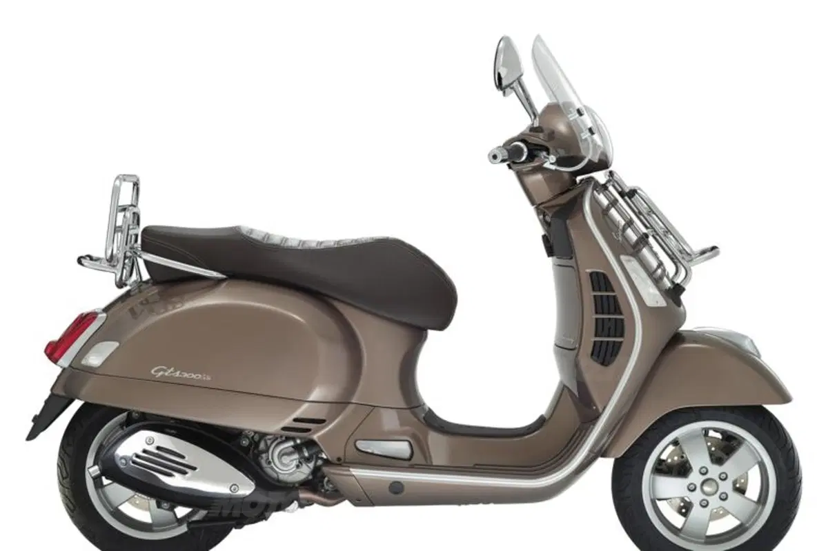 Vespa GTS, in arrivo due versioni speciali: SuperSport e Touring (6)