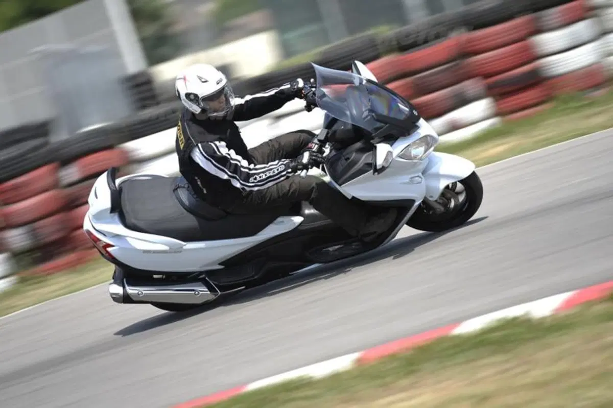 Suzuki Burgman 2014 (2)