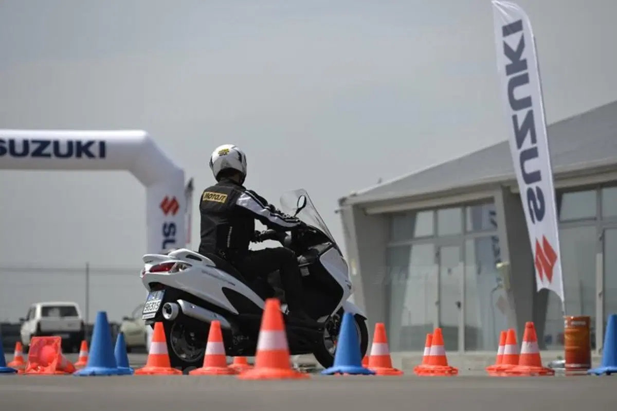 Suzuki Burgman 2014 (6)