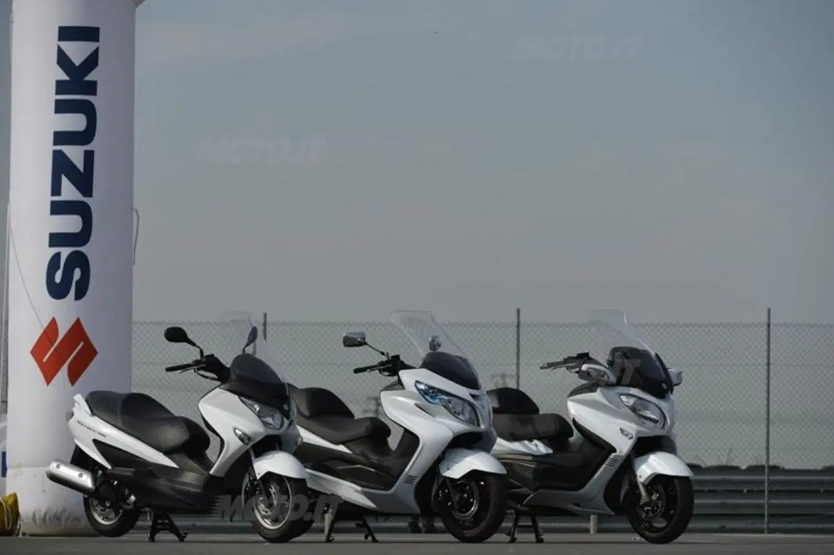 Suzuki Burgman 2014 (11)