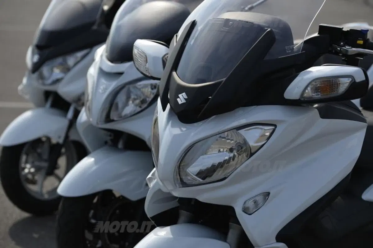 Suzuki Burgman 2014 (12)