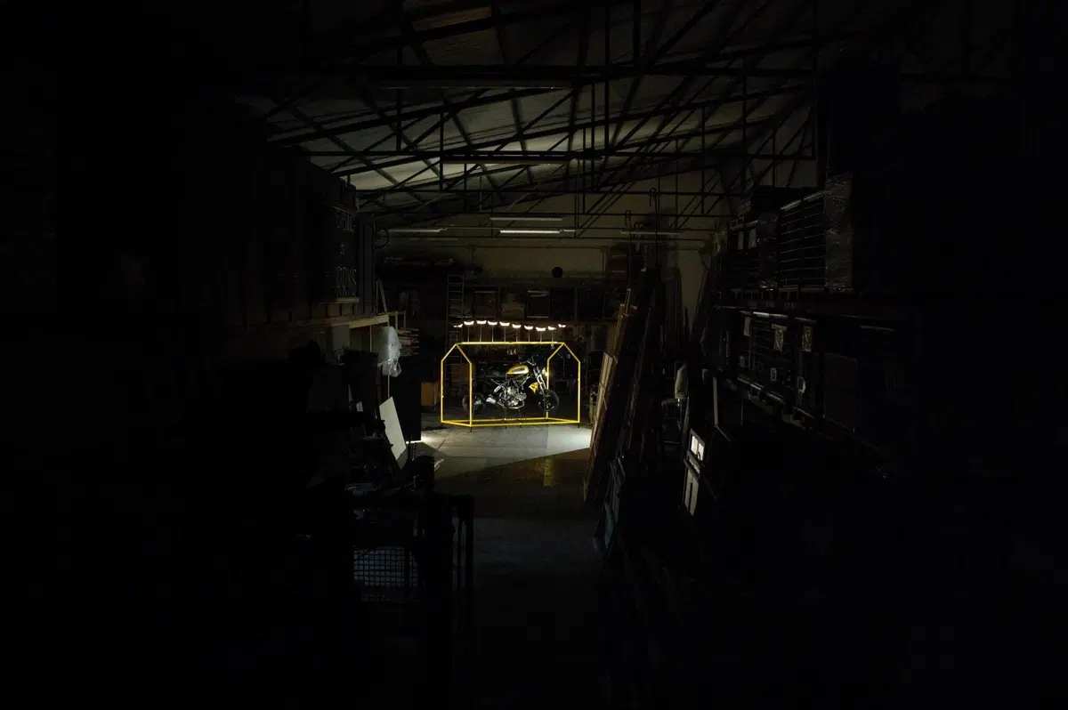Ducati Scrambler "Città del desiderio", opera di Michelangelo Barbieri (2)