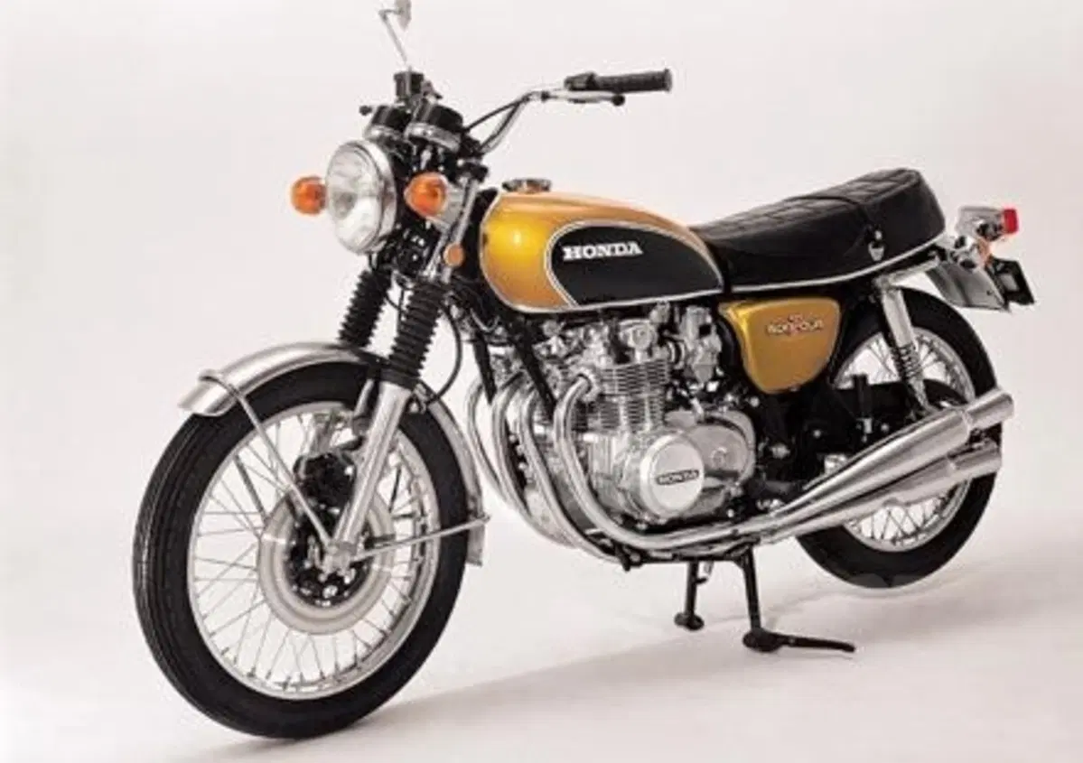 Massimo Clarke: "Storia delle Honda CB 500, 350 e 400 Four"