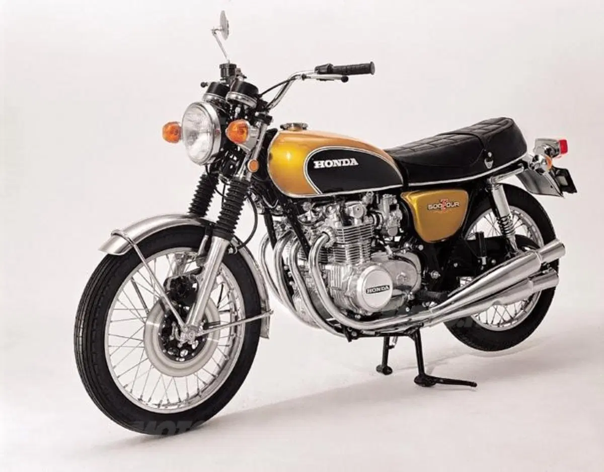 Massimo Clarke: "Storia delle Honda CB 500, 350 e 400 Four"