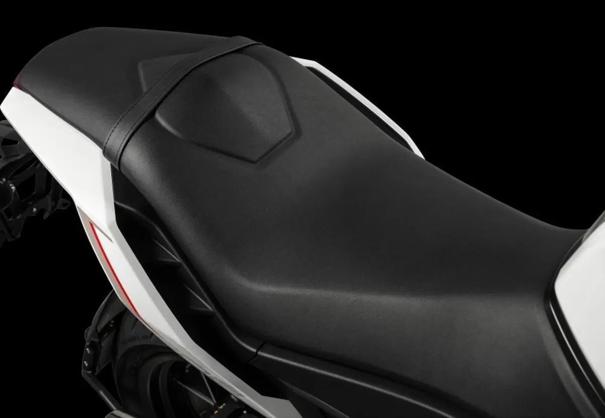 Keeway lancia il marchio MBP e la nuova naked M502 N (10)