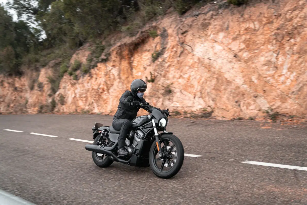 Harley-Davidson Low Ride ST e Nighster, sportività in chiave USA (4)