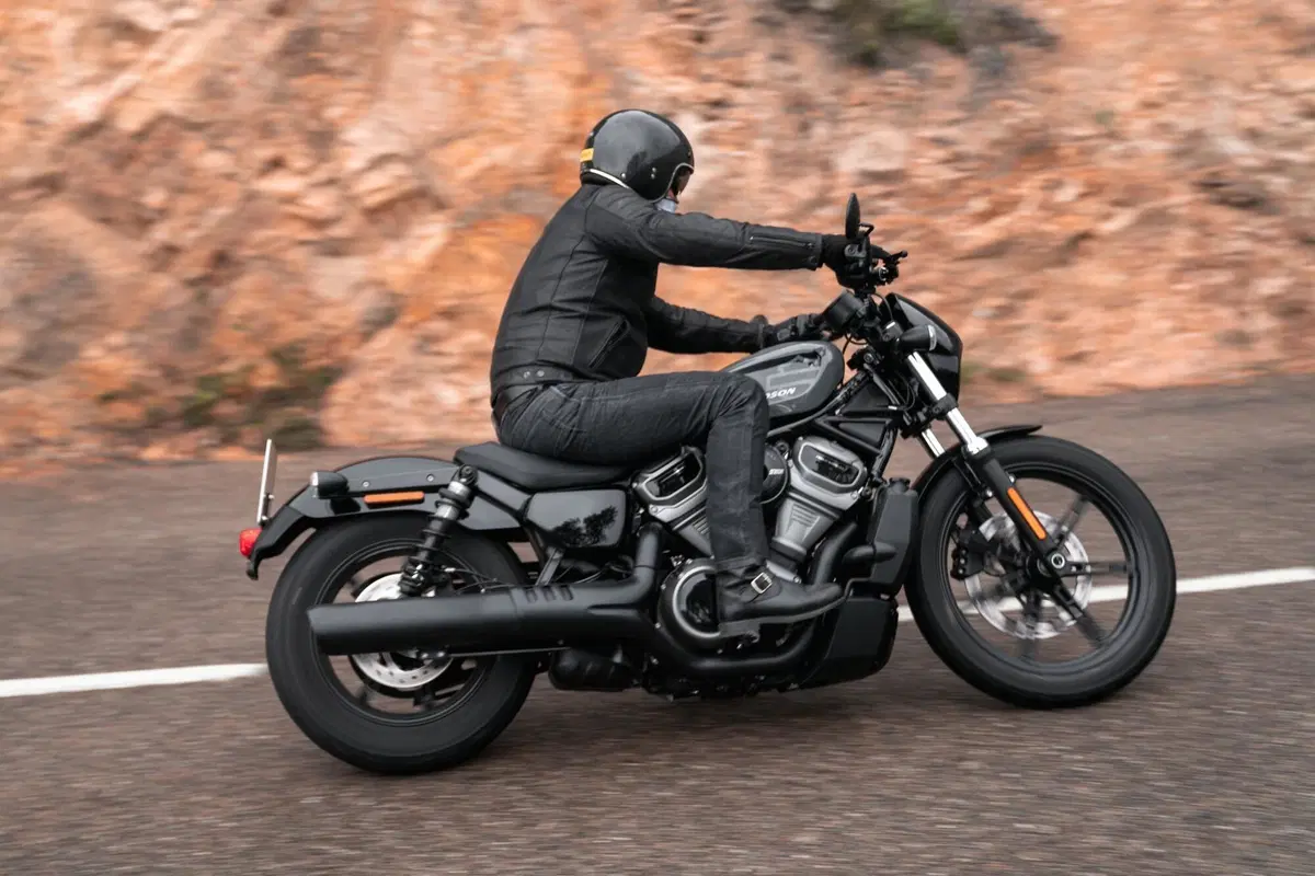 Harley-Davidson Low Ride ST e Nighster, sportività in chiave USA (9)