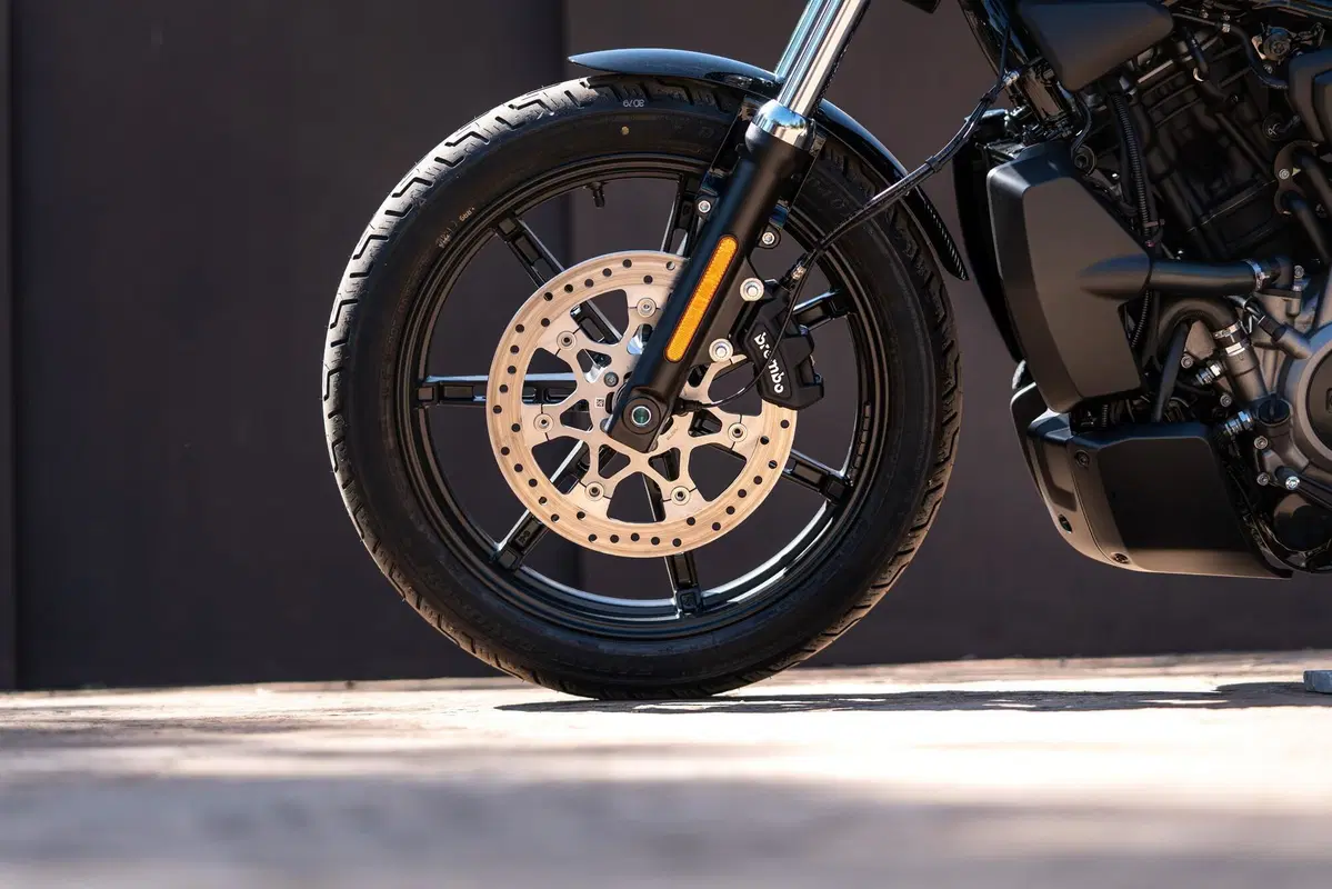 Harley-Davidson Low Ride ST e Nighster, sportività in chiave USA (14)
