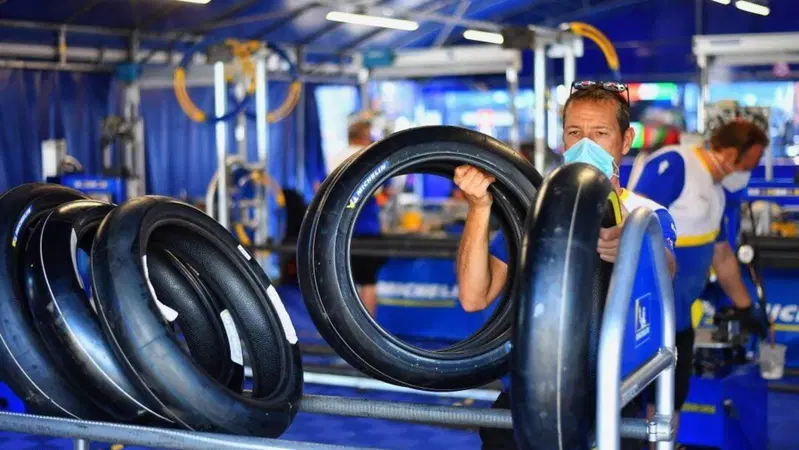 MotoGP, questione pressioni: l'organizzazione precisa