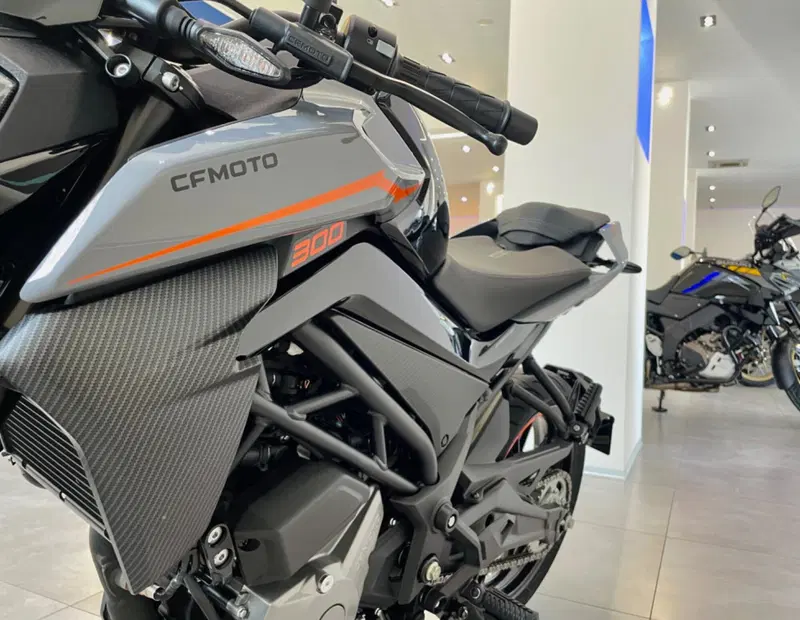 CFMOTO 300NK (2021 - 26) (4)