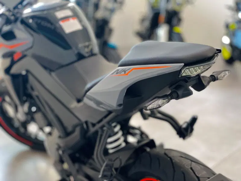 CFMOTO 300NK (2021 - 26) (7)