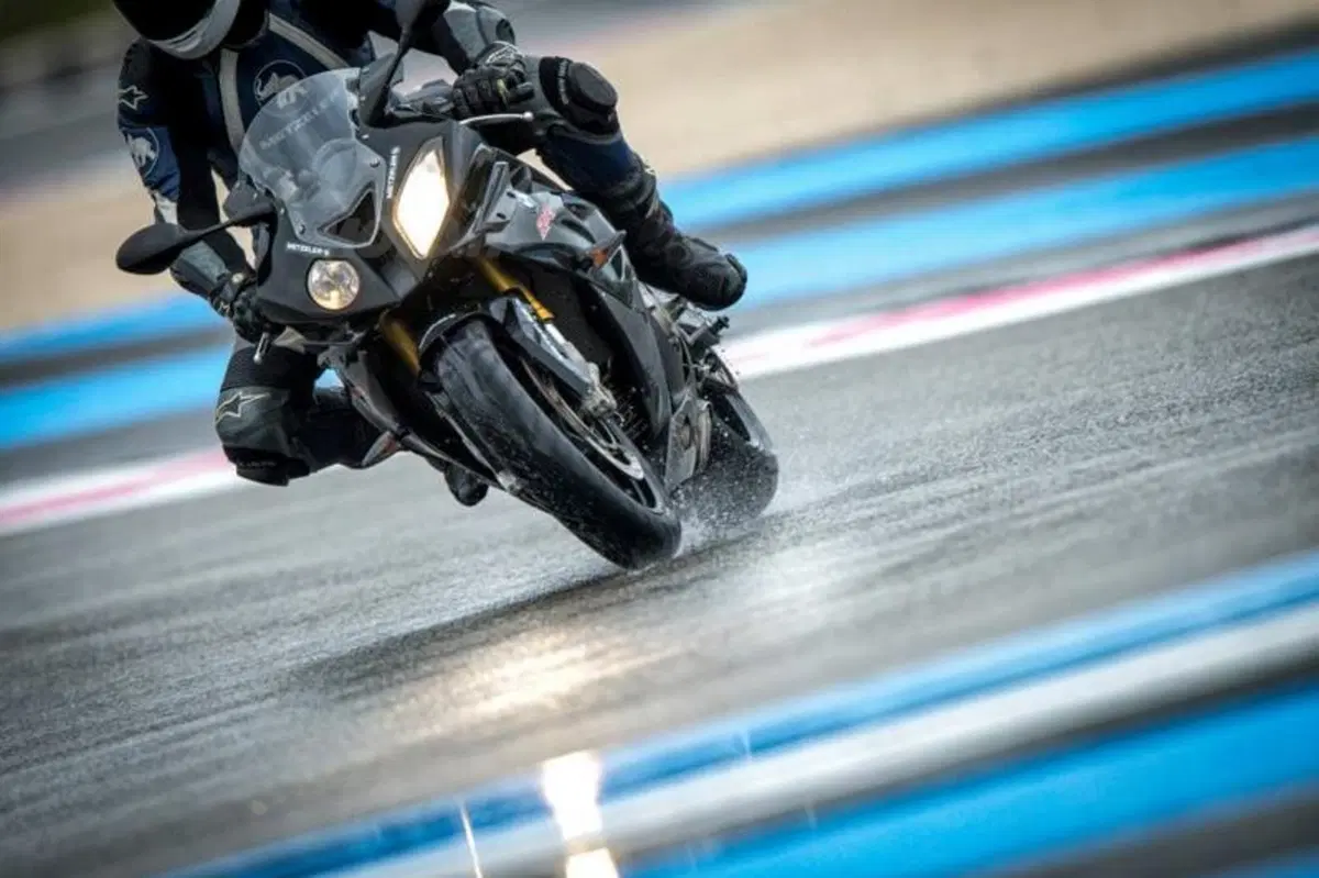 Davide Gerosa, Metzeler: "Sportec M7 RR, pensato per i motociclisti sportivi e sport tourer" (4)