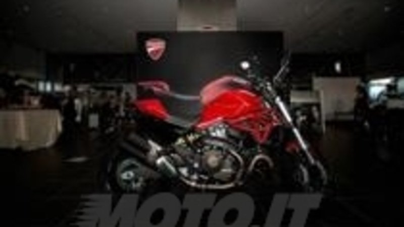 Ducati Monster 821, debutto artistico a Roma