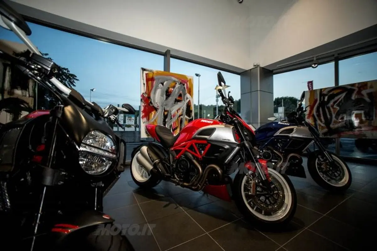 Ducati Monster 821, debutto artistico a Roma (2)