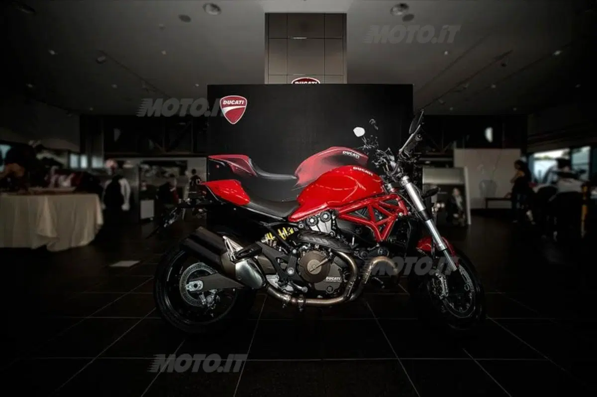 Ducati Monster 821, debutto artistico a Roma (3)