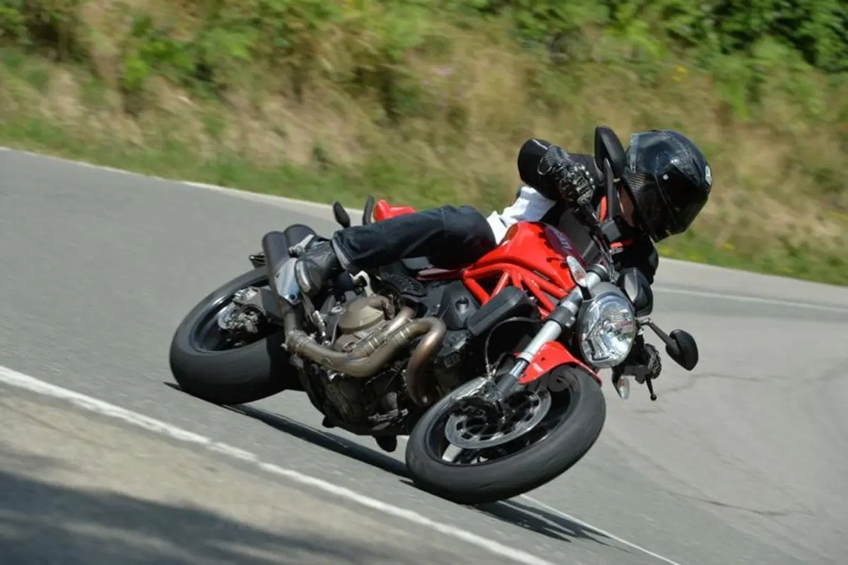 Ducati Monster 821 (2)
