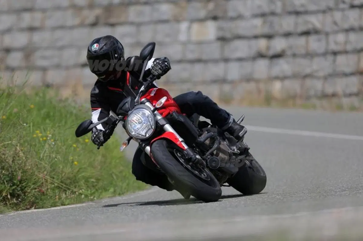 Ducati Monster 821 (6)