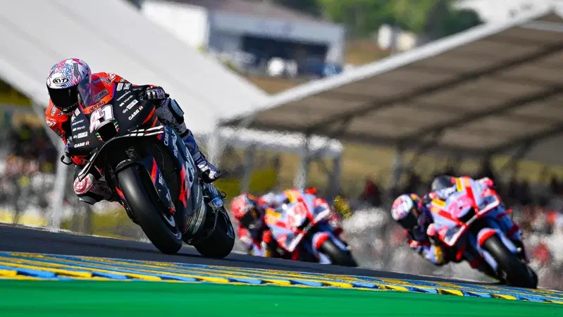 MotoGP 2022. GP di Francia a Le Mans, Aleix Espargaro porta l&rsquo;Aprilia davanti a tutti nel warm up
