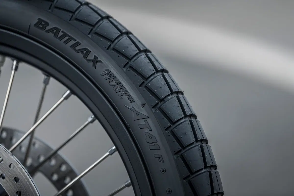 Bridgestone Battlax Adventure Trail AT41 TEST: Spirito Adventure, prestazioni stradali