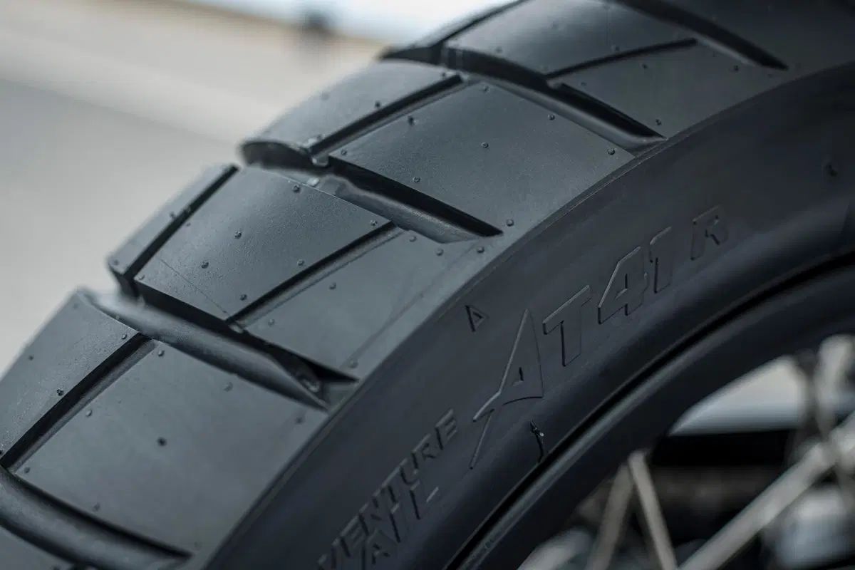 Bridgestone Battlax Adventure Trail AT41 TEST: Spirito Adventure, prestazioni stradali (2)