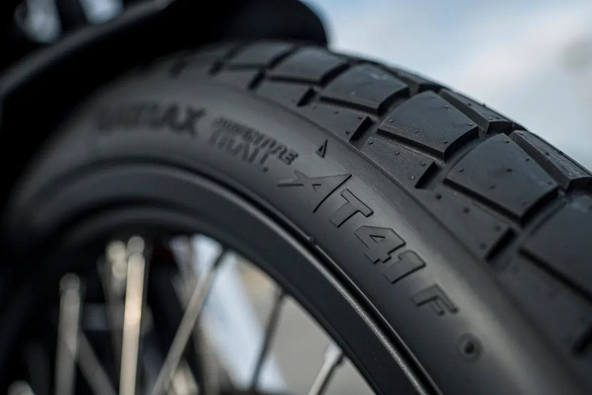 Bridgestone Battlax Adventure Trail AT41 TEST: Spirito Adventure, prestazioni stradali (3)