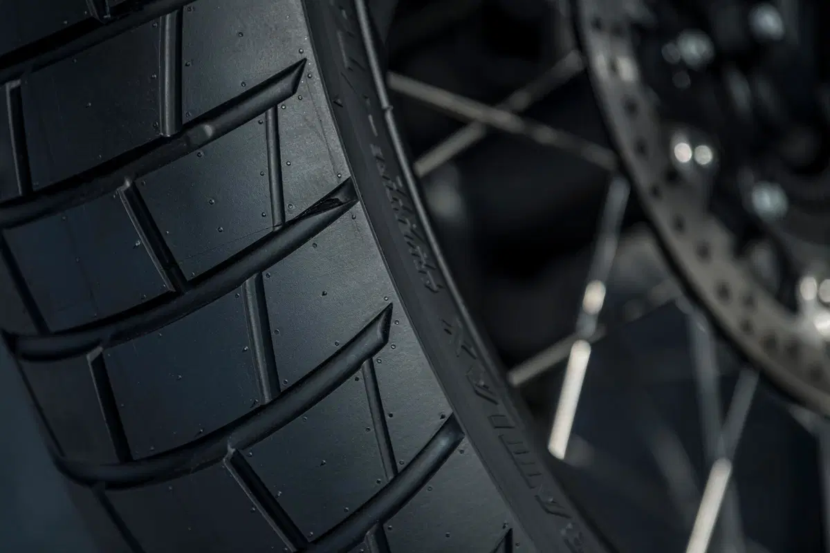 Bridgestone Battlax Adventure Trail AT41 TEST: Spirito Adventure, prestazioni stradali (4)