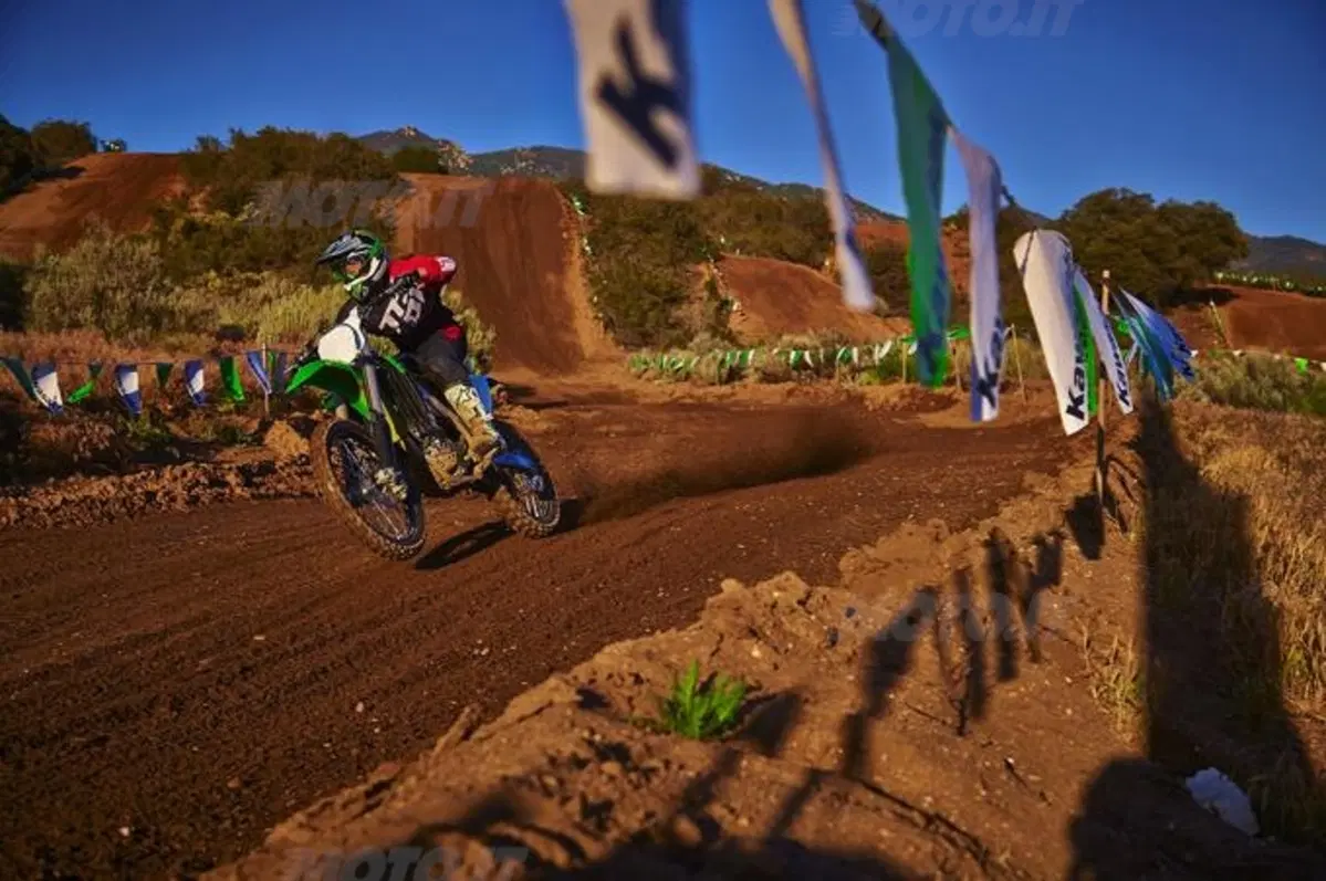 Nuove Kawasaki KX250F e KX450F My2015 (2)