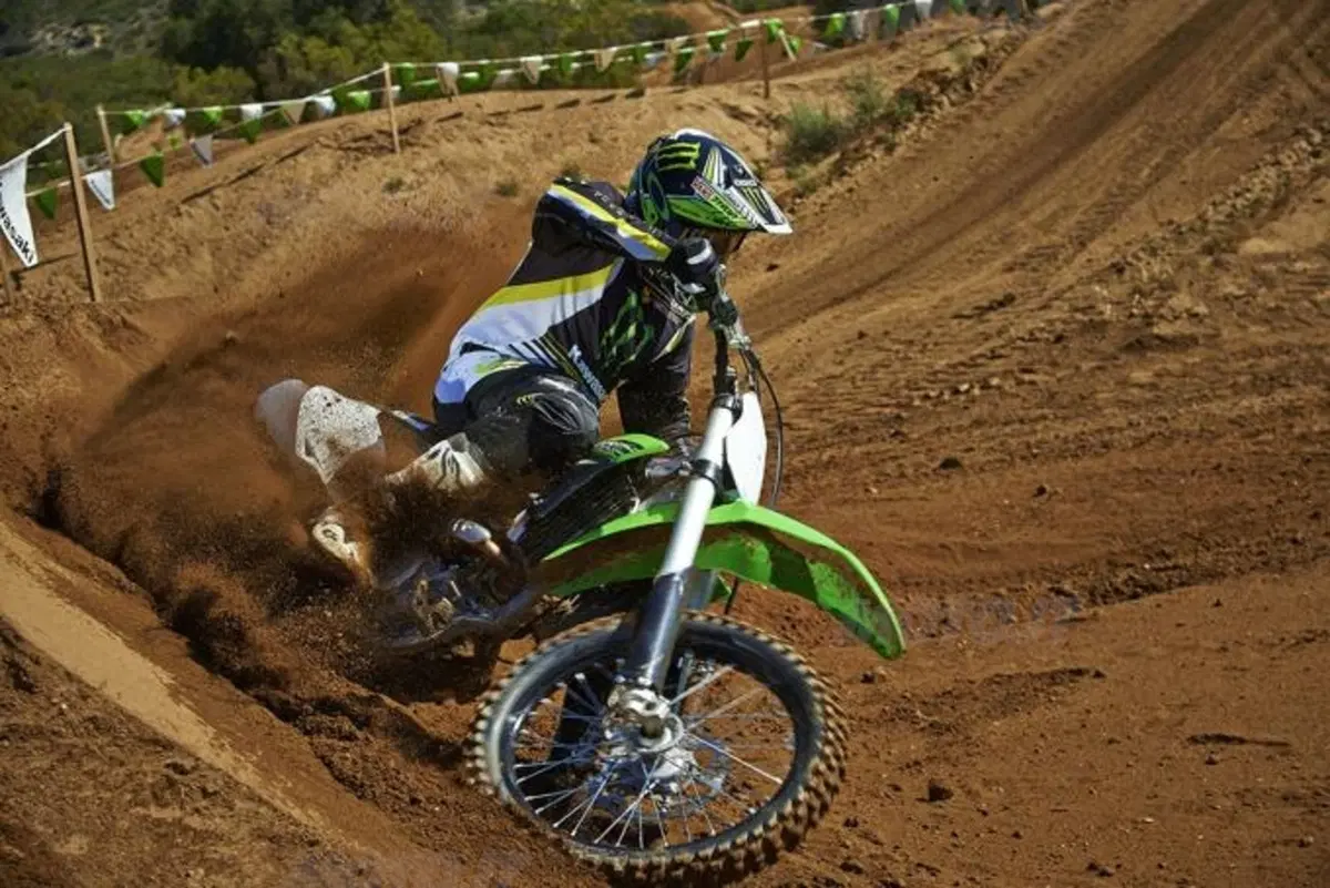 Nuove Kawasaki KX250F e KX450F My2015 (7)