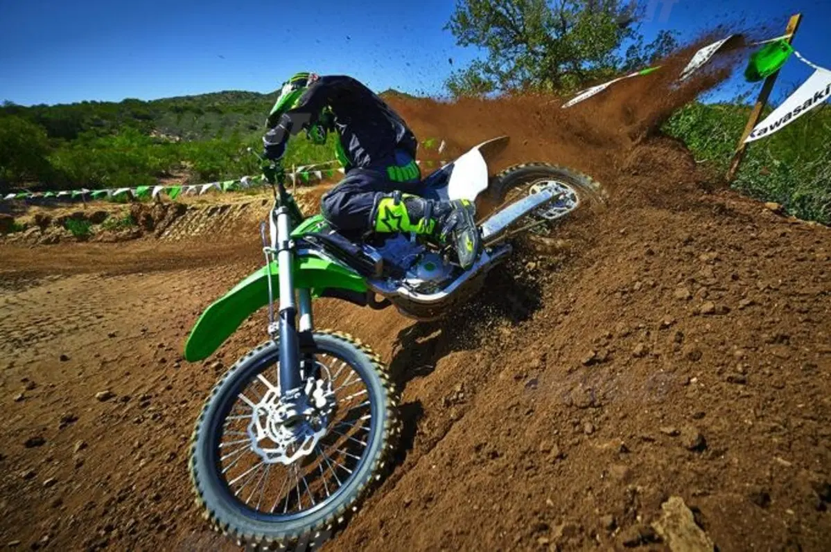Nuove Kawasaki KX250F e KX450F My2015 (11)