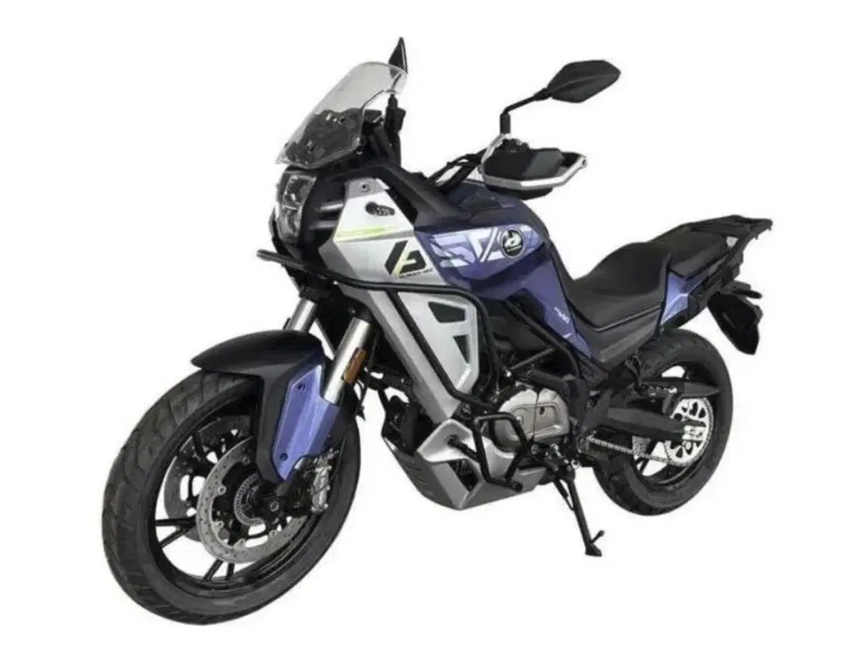 Una nuova QJMotor 650 Adventure: ha motore V2 (2)