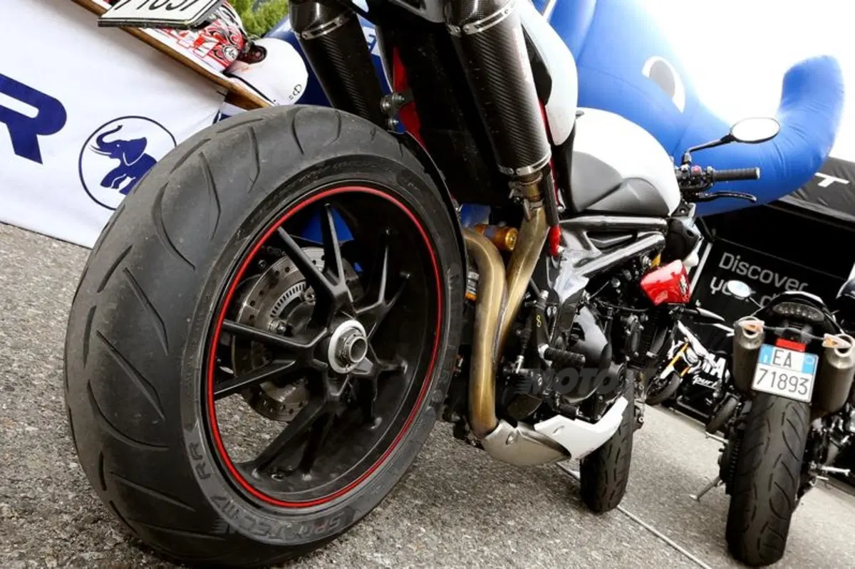 Metzeler Sportec M7 RR. La prova dello pneumatico sportivo a tutto campo (13)