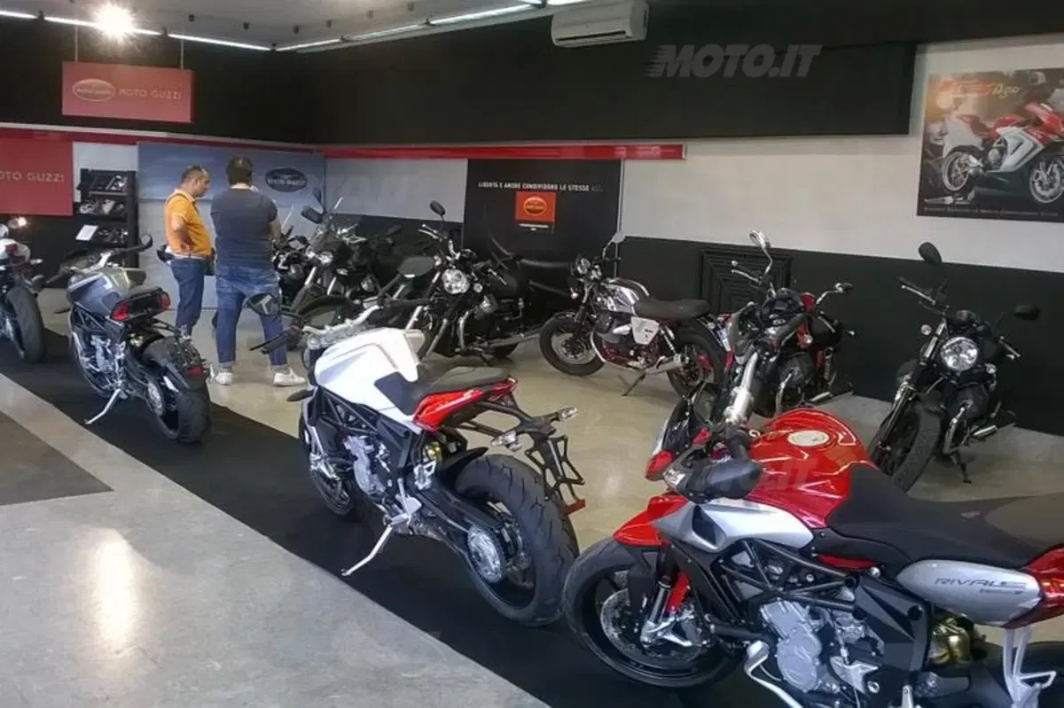 Dotoli aggiunge le MV Agusta nella concessionaria di Napoli (6)