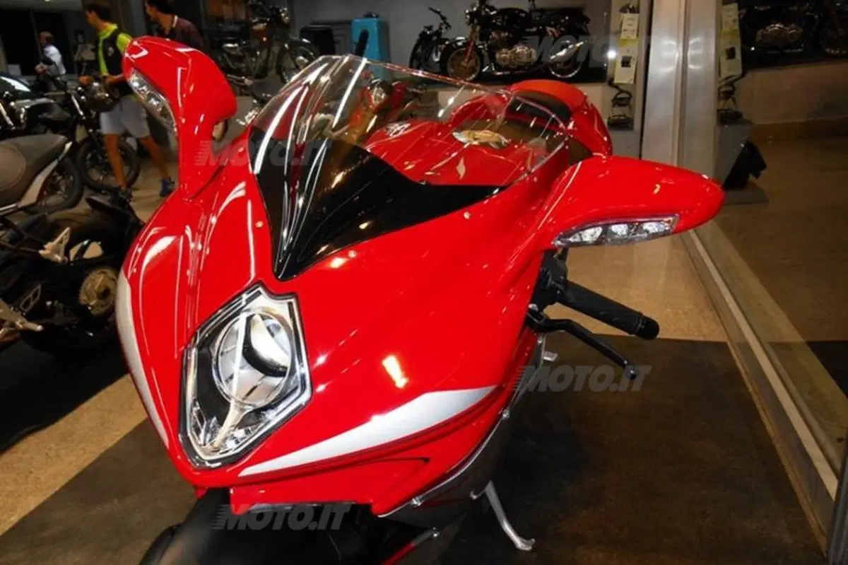 Dotoli aggiunge le MV Agusta nella concessionaria di Napoli (8)