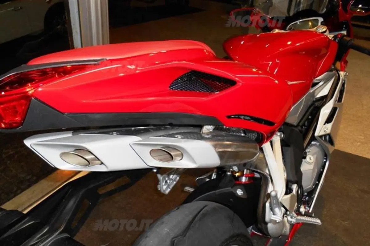Dotoli aggiunge le MV Agusta nella concessionaria di Napoli (9)